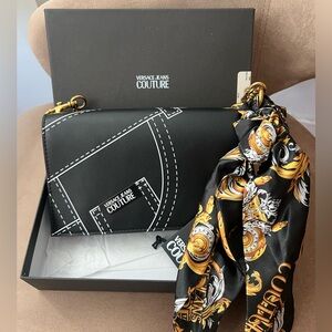 Versace Jeans Couture Balck Faux-Leather Scarf
Wallet Bag